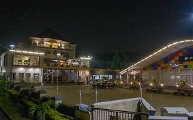 D'Franklin Apartments And Event Center